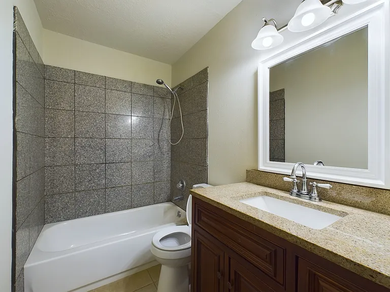 1403 Gramma Ct — Photo 9