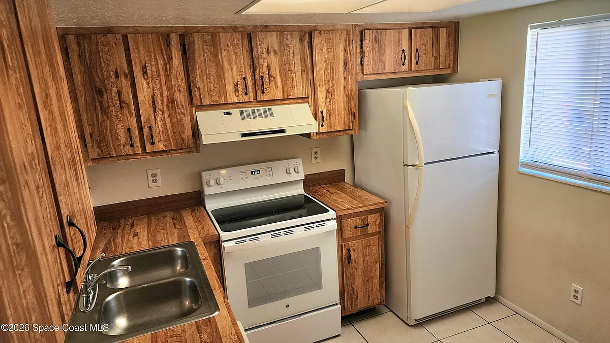 Building Photo - 1704 University Ln #701