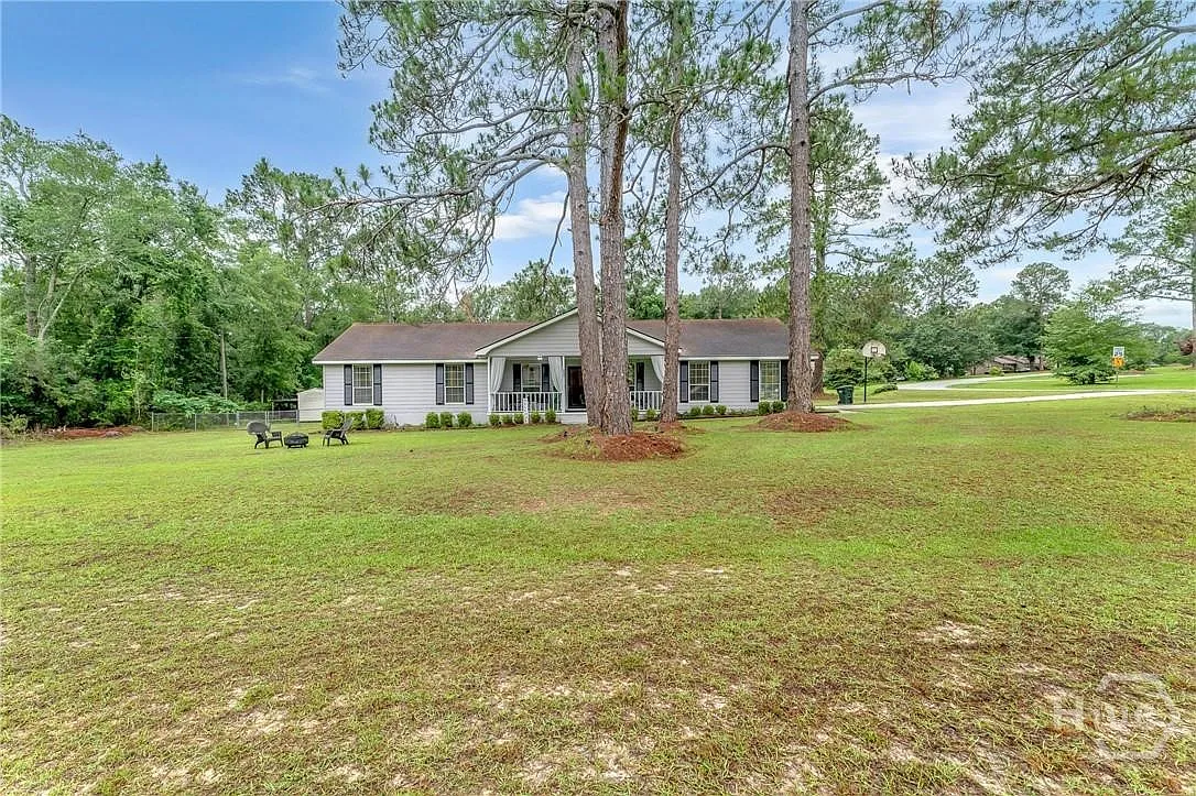 3 bed, 2.0 bath, 1927 sqft, $1,999 — Photo 1