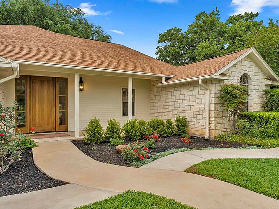 4th image of 406 Ancient Oaks Dr
