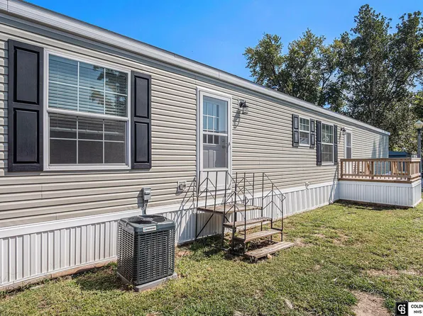 3101 Washington St Trailer 18, Bellevue, NE 68005