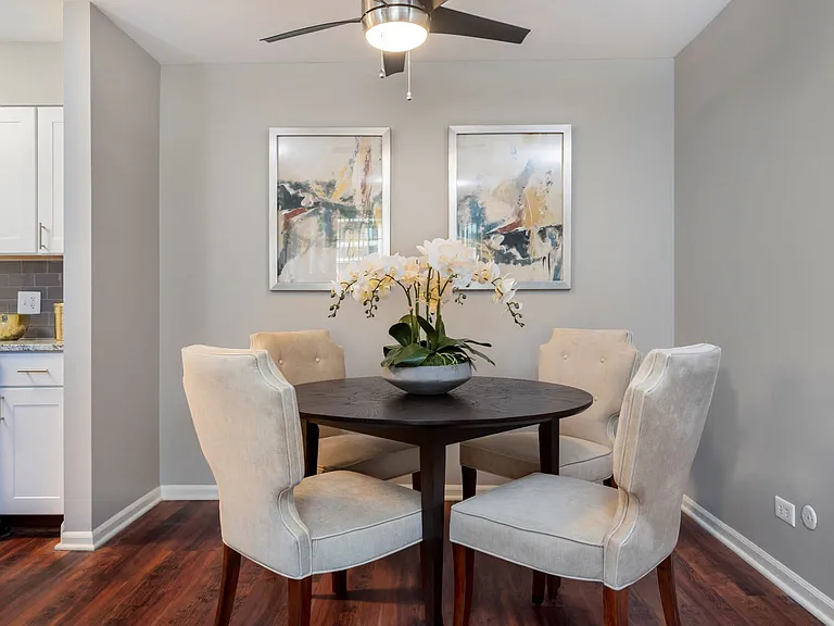 Lakeside Apartments — Photo 4