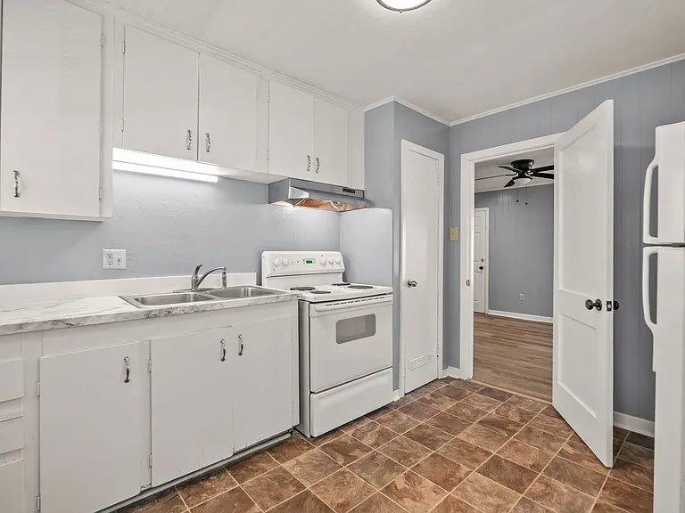 715 Oakwood Dr — Photo 12
