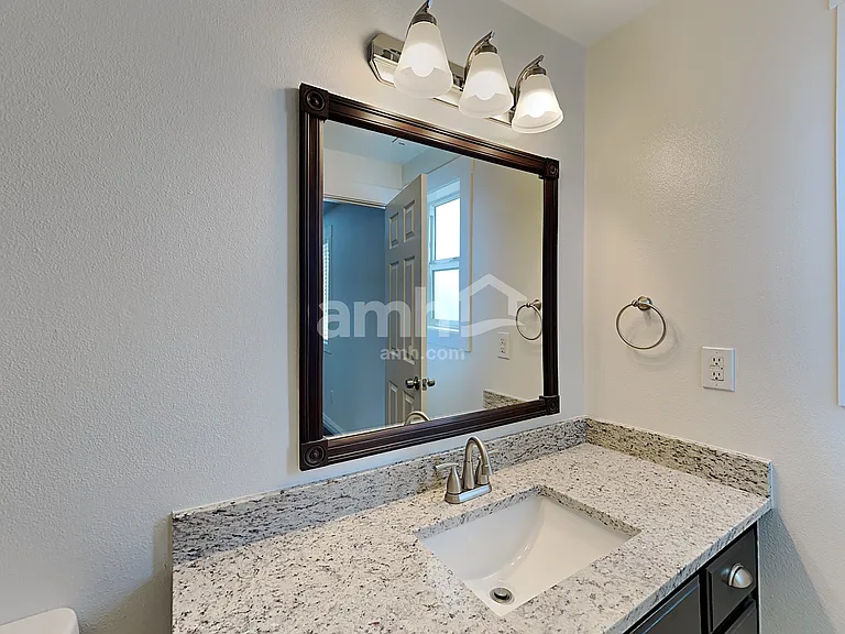 286 W 14th St — Photo 10