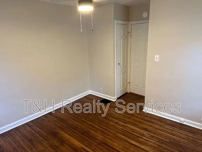 2106 E 46th St — Photo 18