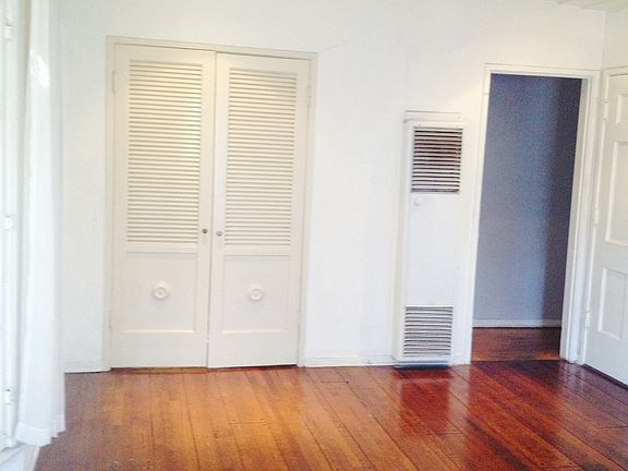 5th image of 458 1/2 N Orange Grove Ave