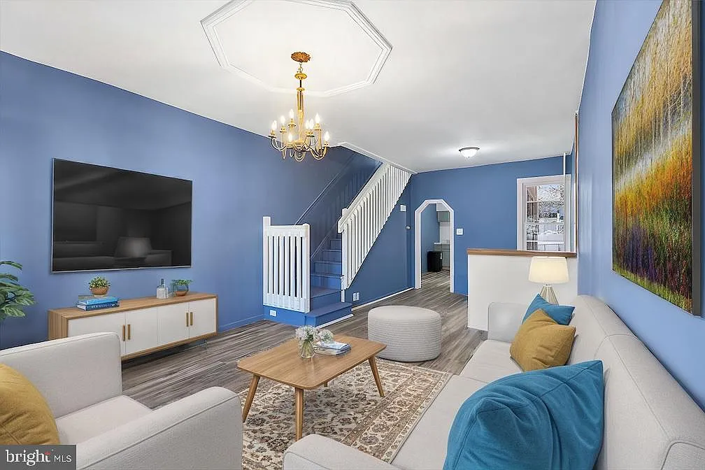 3 bed, 1.0 bath, 1111 sqft, $1,800 — Photo 1