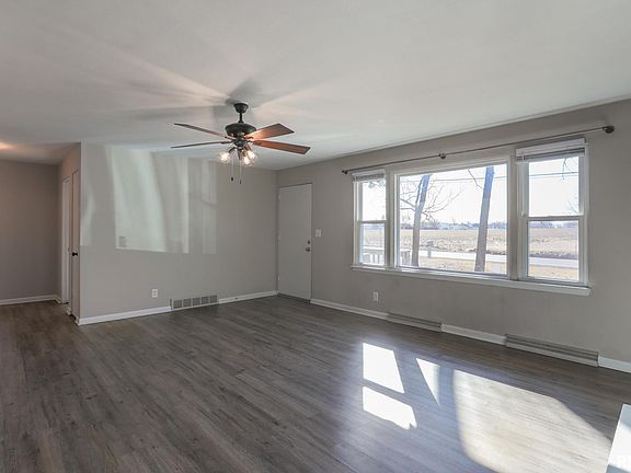 2nd image of 214 W Muller Rd