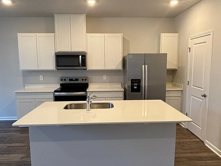 4253 Feetham Dr — Photo 4