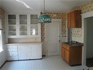 3rd image of 64 Willowlawn Pkwy