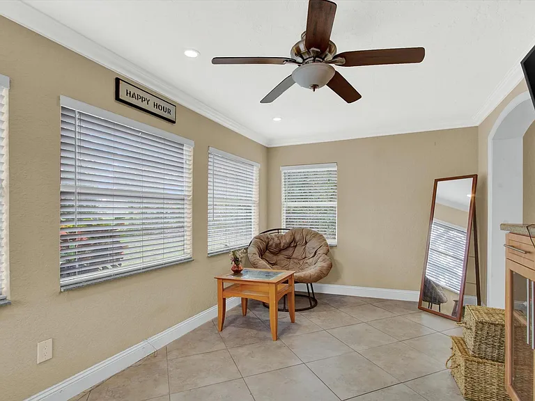3400 Linden Dr — Photo 6