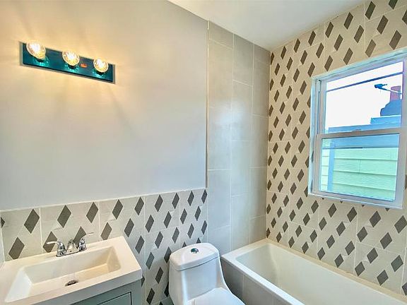 5th image of 112 Clendenny Ave #1A