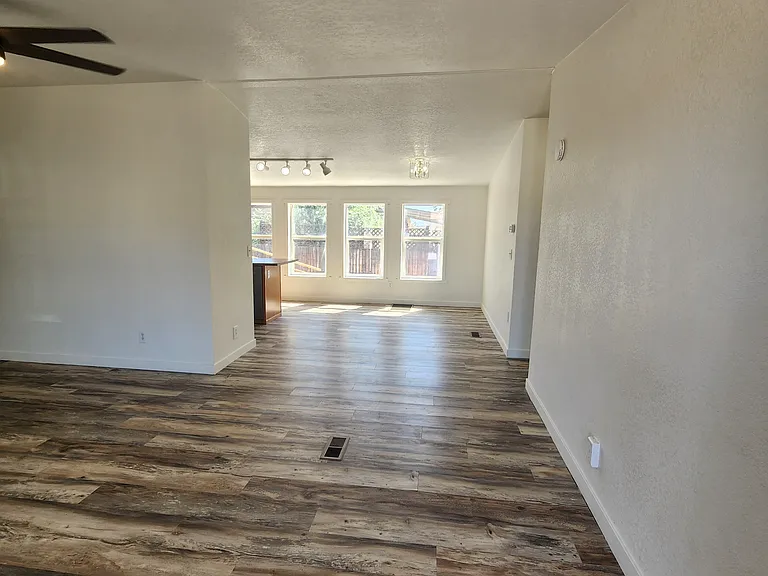 21533 W Laura St — Photo 12
