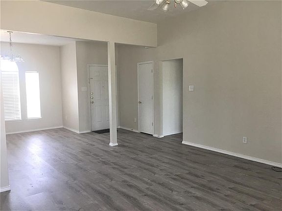 4th image of 3115 Creek Hollow Dr
