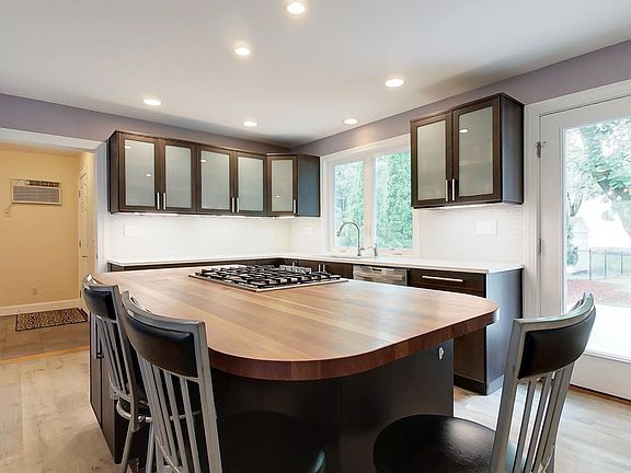 3rd image of 14 Chelsea Court