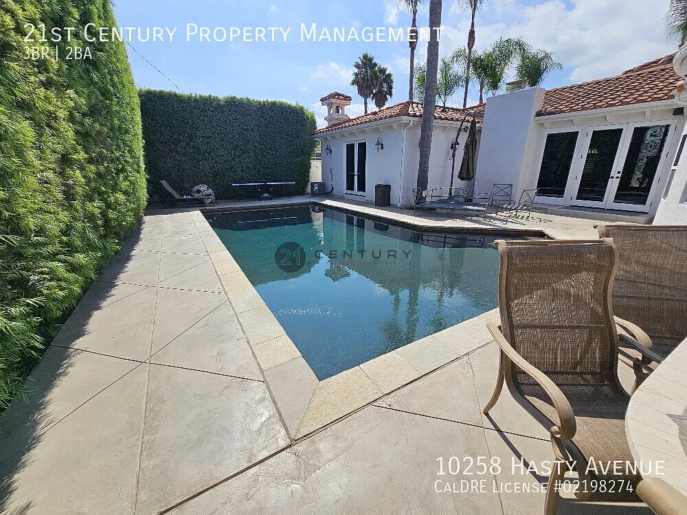Beautiful Downey Pool Home Fully Furnished & Mid-Term Rental Available — Photo 3