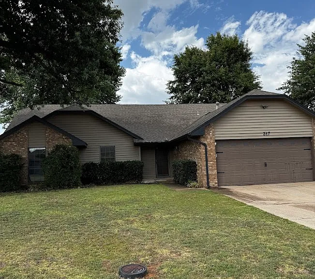 E Parkland Dr — Photo 2