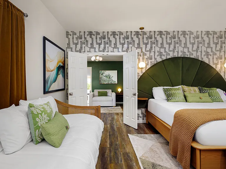Primary Master opens to office/bonus bedroom 5