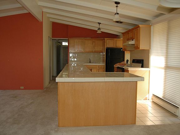 3rd image of 795 Stern Ave