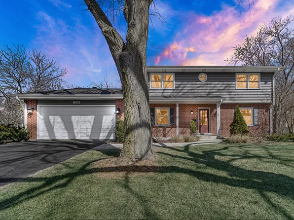 1585 N Blanchard Ct, Wheaton, IL 60187