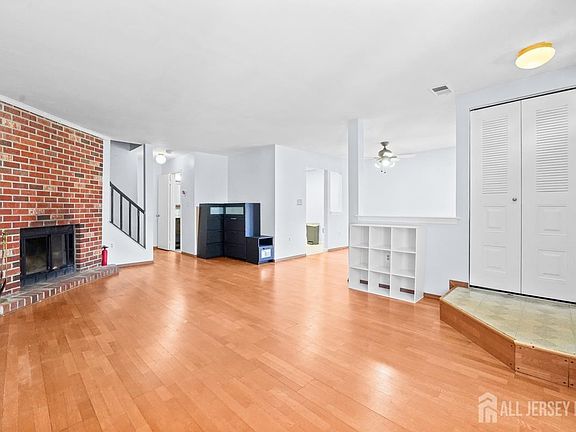 4th image of 19 Covington Ct