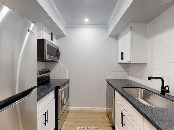 4th image of 2407 Bosque Dr APT C