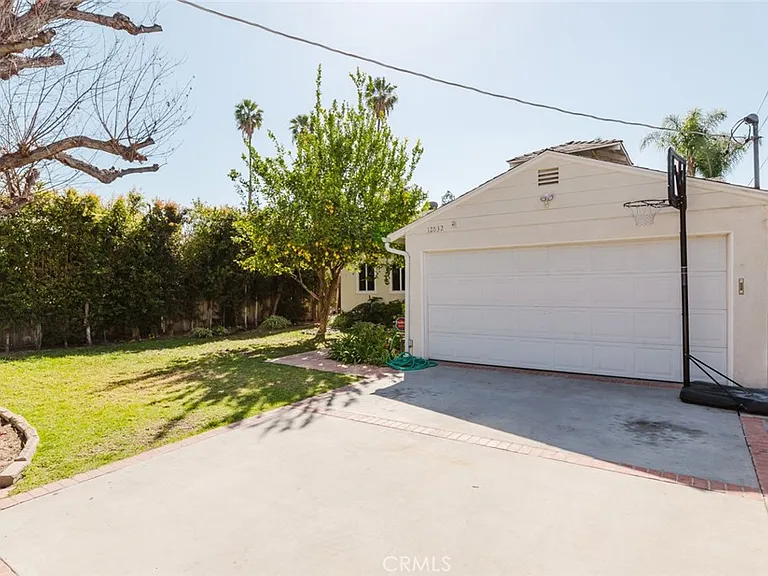12832 Kling St — Photo 3
