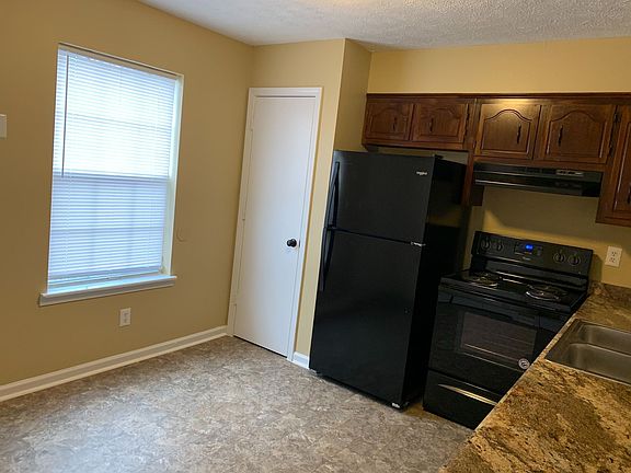 4th image of 3865 Northeast Dr