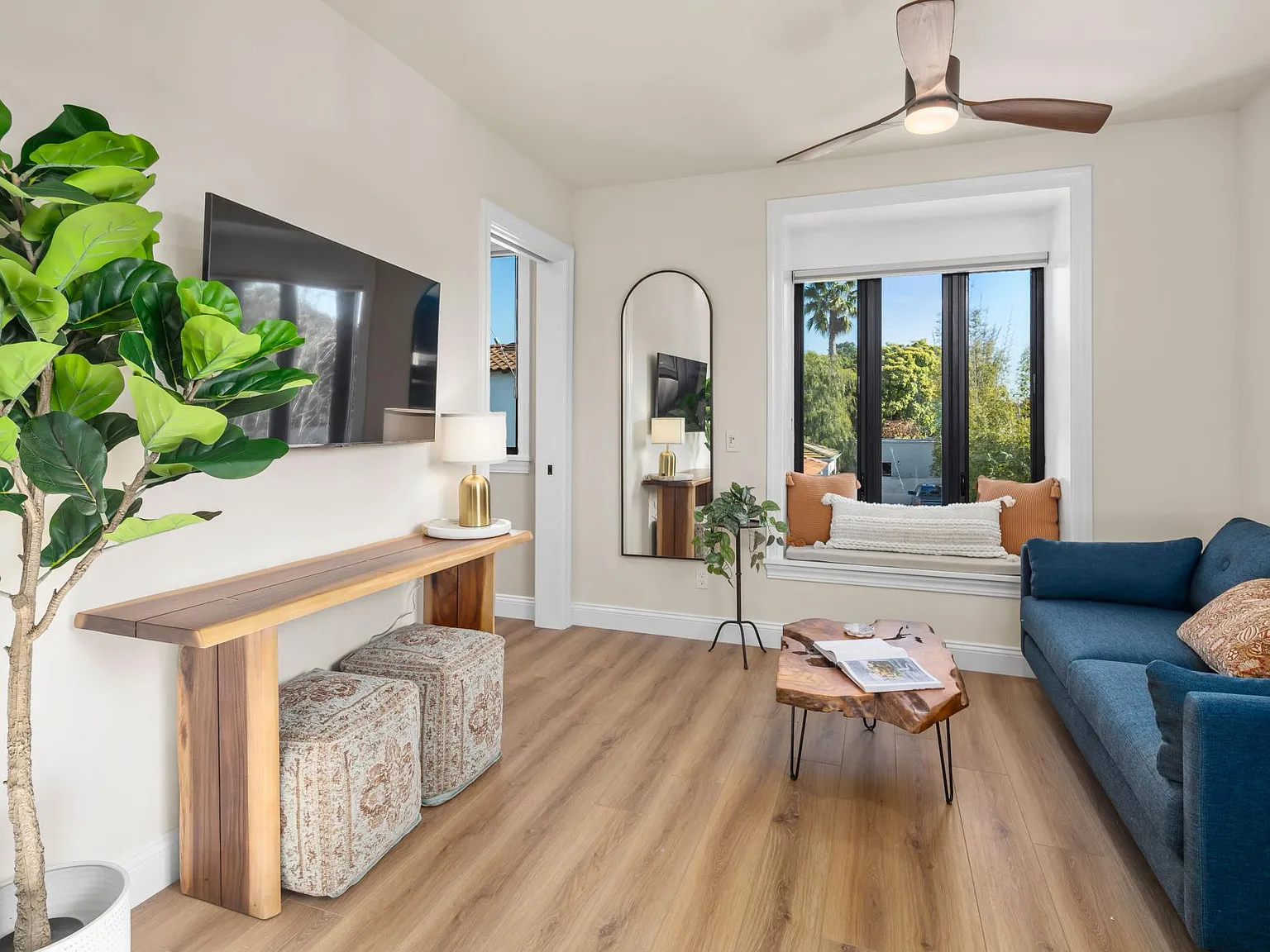 1527 Escondido Ln — Photo 2