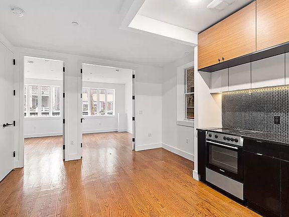 2nd image of 194 Hawthorne St #1B