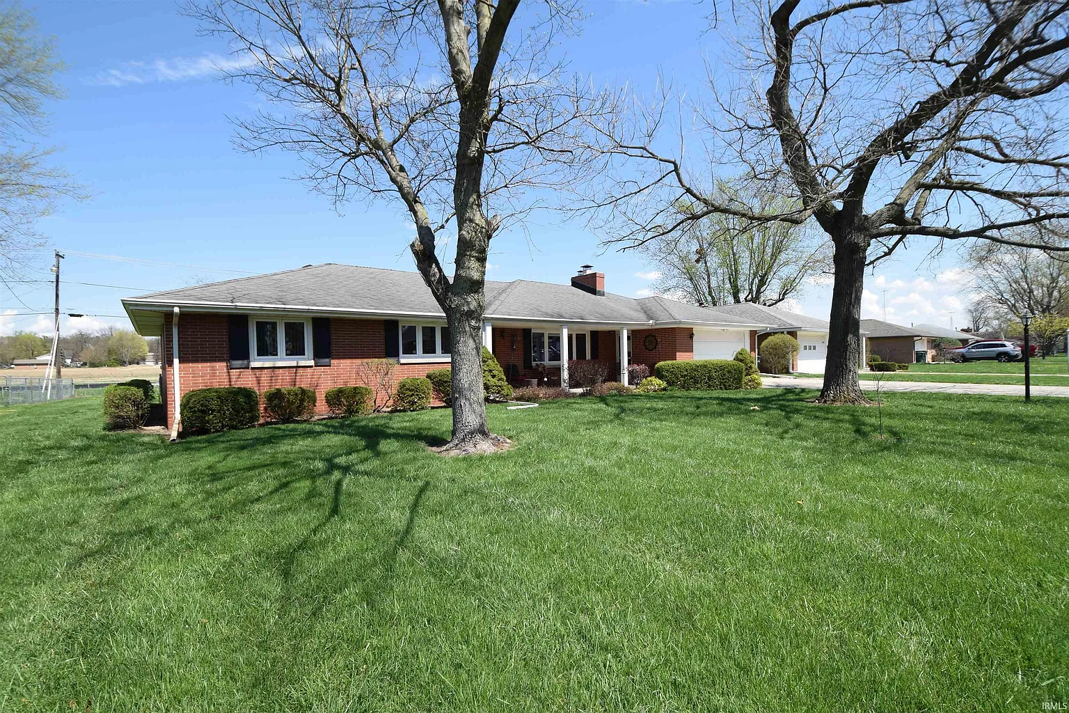 3318 W Brook Dr photo 1