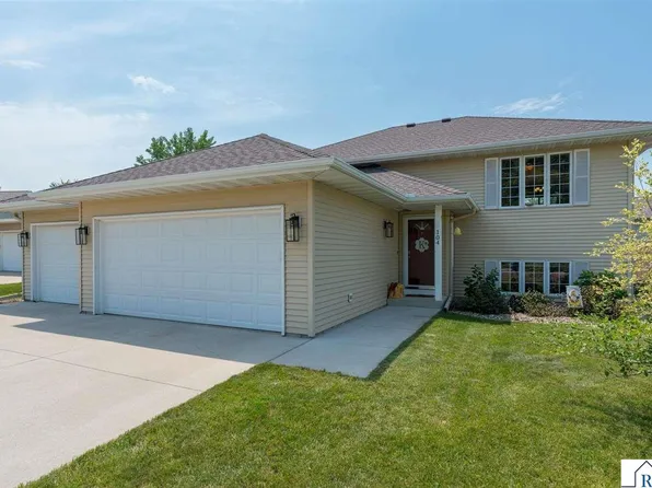 104 Bunker Ct, Mankato, MN 56001