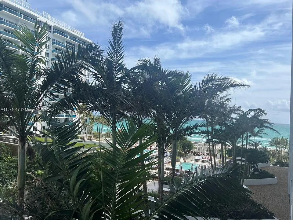 2301 Collins Ave #619
