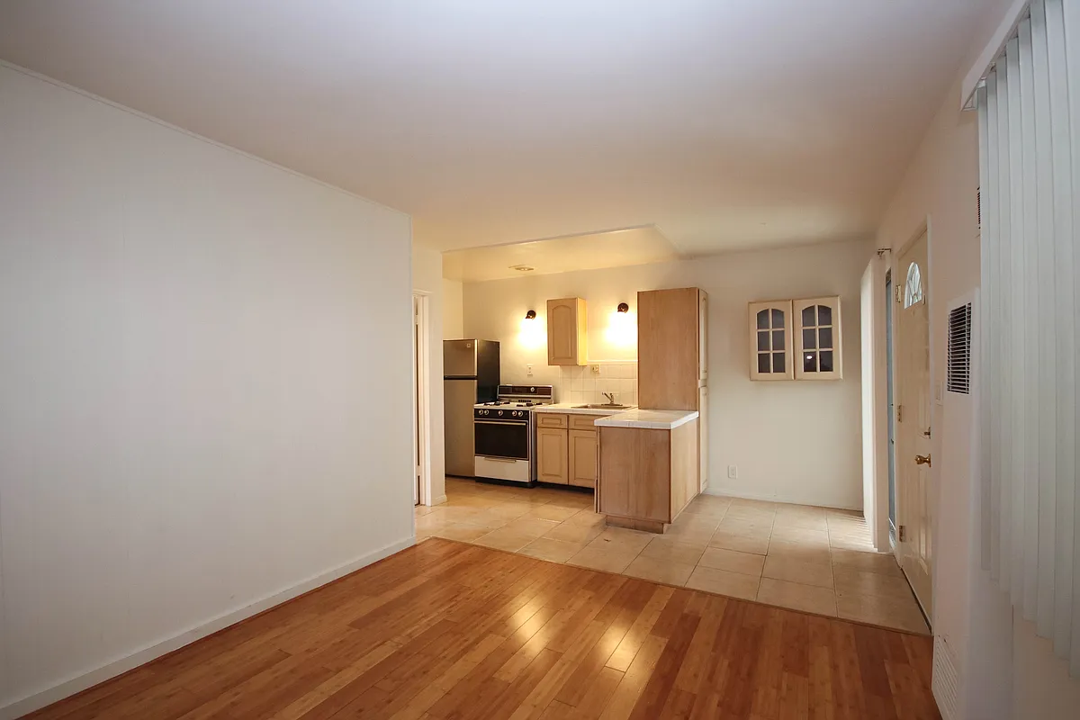 Building Photo - 105 N Wilson Ave #104