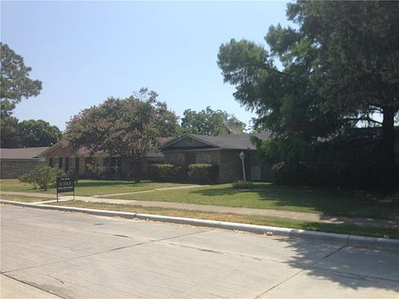 3rd image of 902 Birchwood Dr