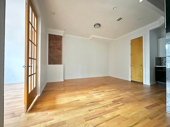 2nd image of 1249 Jefferson Ave #2