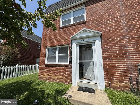 3rd image of 1323 Maple Ave