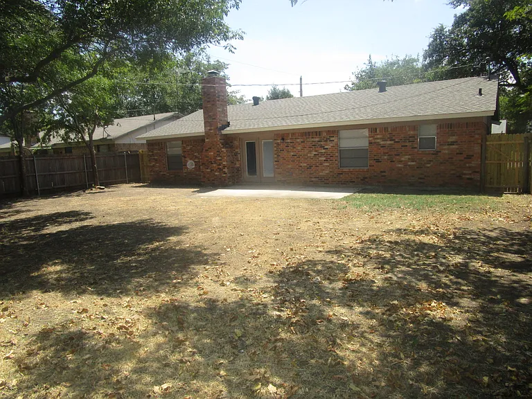 6605 Kitty Dr — Photo 2
