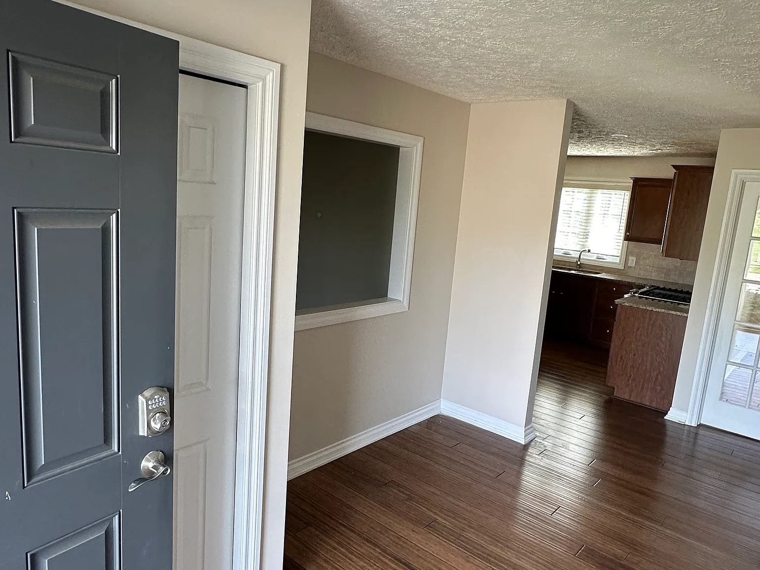 3 bed, 2382 sqft, $2,650 — Photo 3