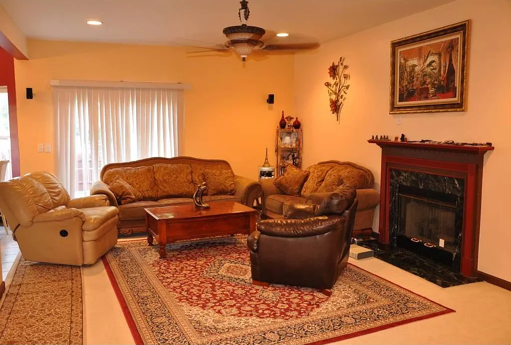 4 bed, 2.5 bath, 1662 sqft, $2,600 — Photo 3