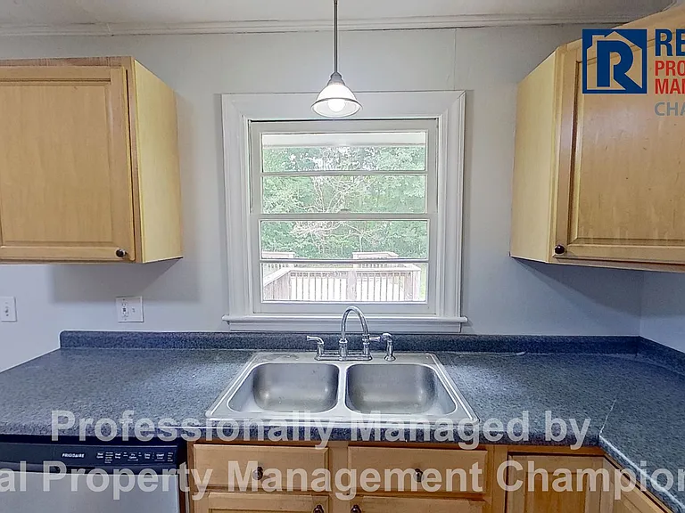 214 Huntington Rd — Photo 6