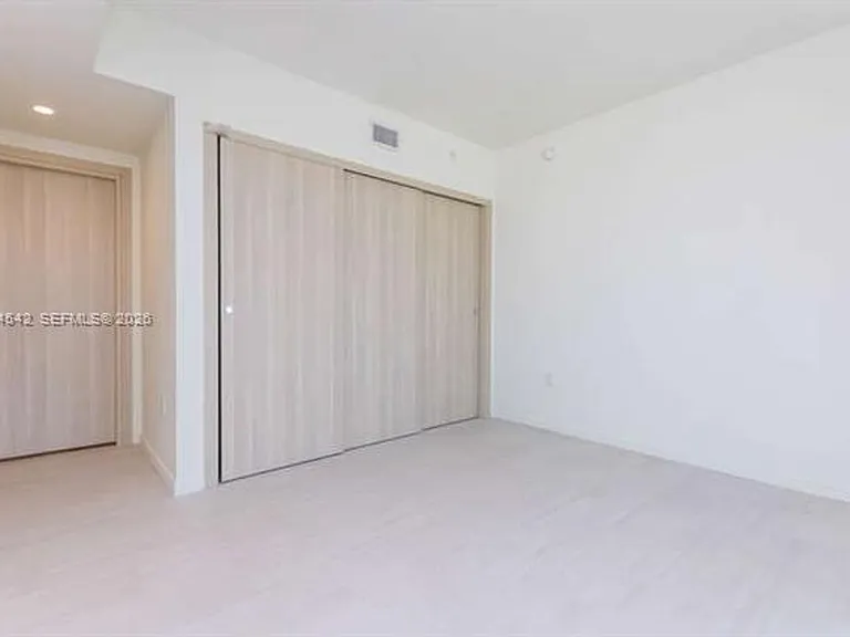 1000 Brickell Plz #CU-4104 — Photo 14