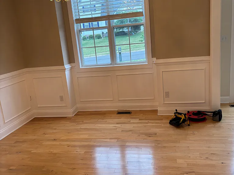 Dining room - window to front of the house