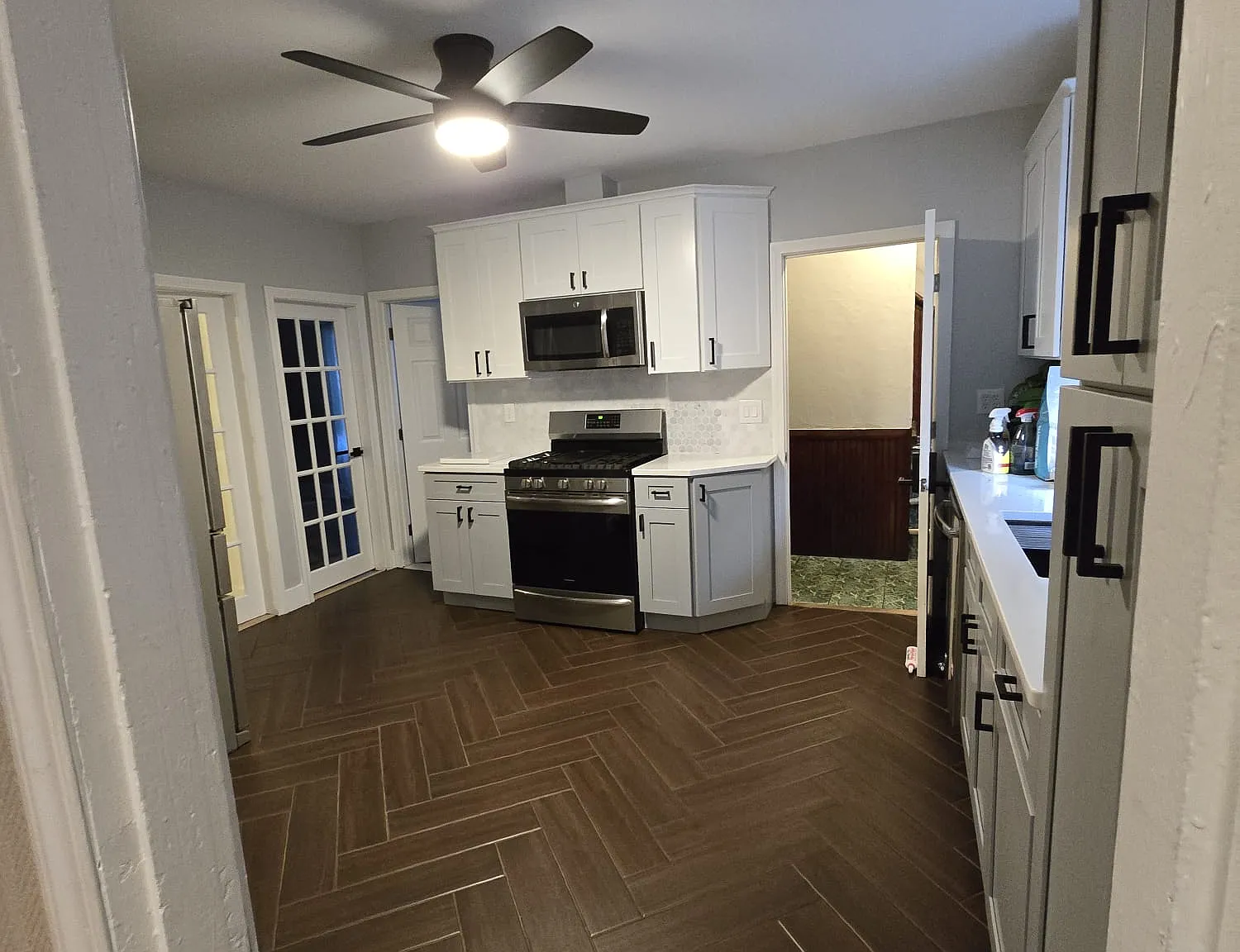 3 bed, 1000 sqft, $2,000 — Photo 2