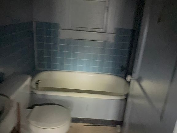 4th image of 1505 E Walnut St