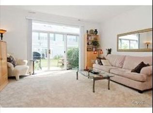 3142 Falling Waters Ln, Lindenhurst, IL 60046