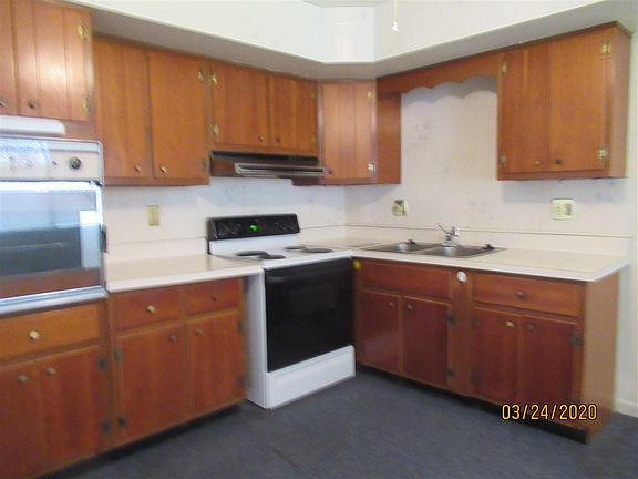 3rd image of 2609 Willow Dr