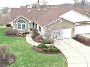 810 Falcon Dr, Le Claire, IA 52753