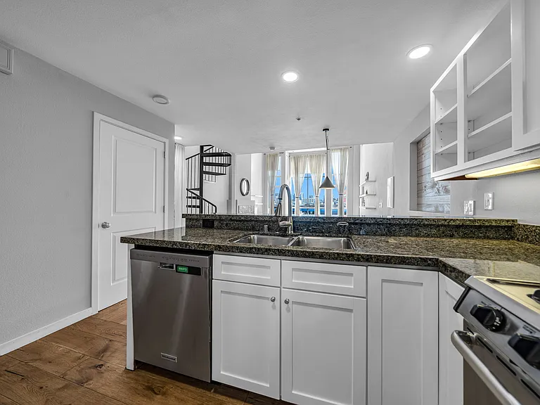 950 Harrison St #212 — Photo 32