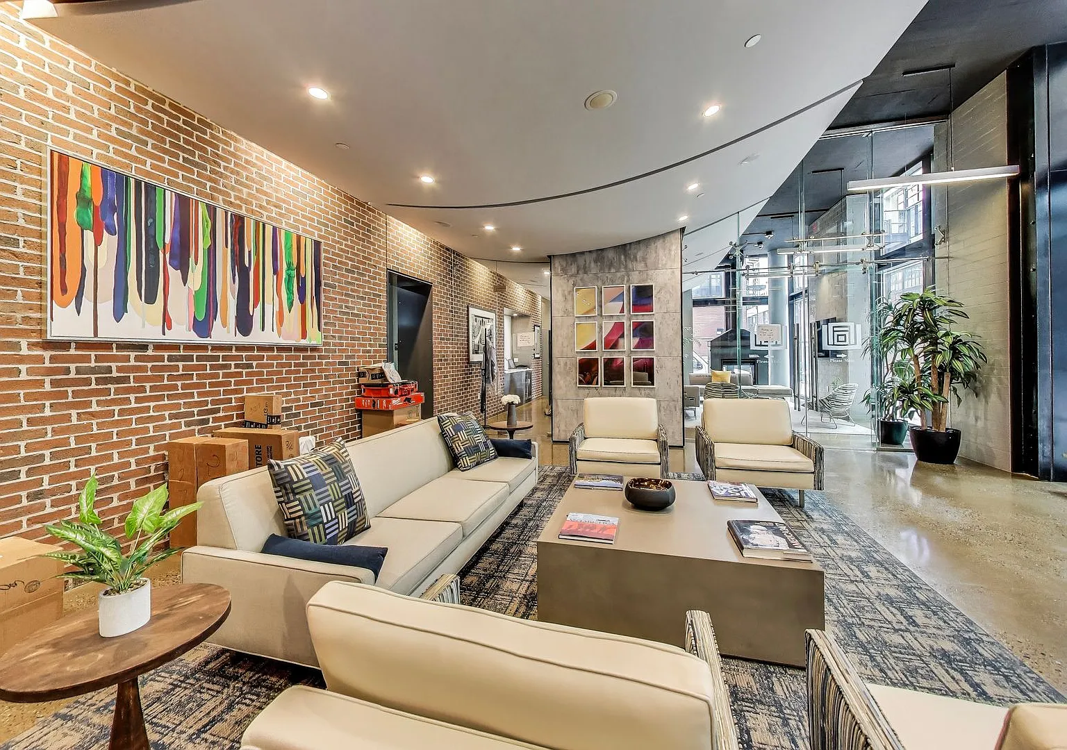 Beautiful updated 2bd/2ba condo in bustling 14th St Corridor — Photo 4